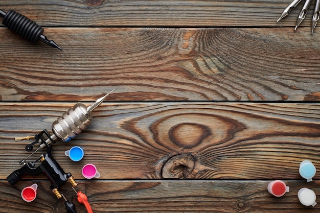 Рабочая зона мастера с инструментами